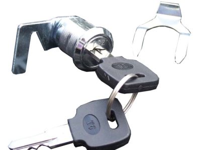 Slot + 2 sleutels tbv topkoffer